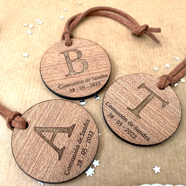 Llaveros de madera con iniciales